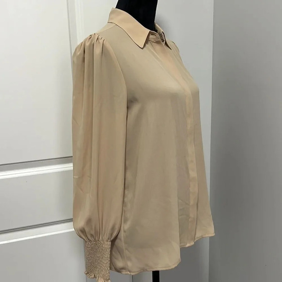 Express button down blouse size M with detailed sleeves - Picture 3 of 7